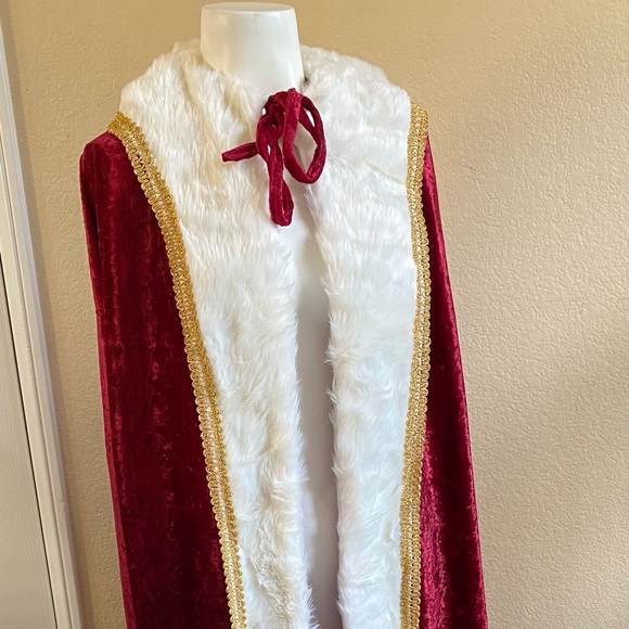 SOLD!!! Red velvet full length cape! 👑 - Picture 3 of 9
